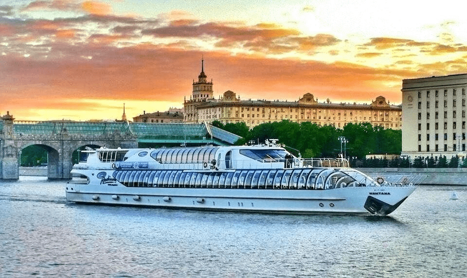 Речные круизы в Москву на теплоходе: Почему стоит выбрать такое путешествие для отдыха, открытия новых мест и создания незабываемых впечатлений